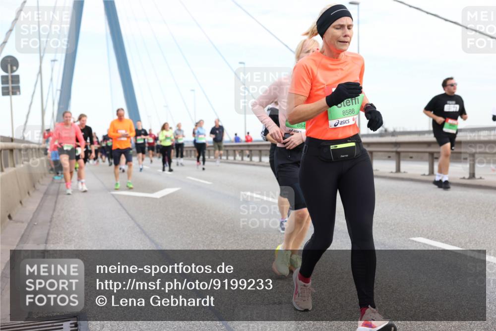 03.10.2025 - Köhlbrandbrückenlauf Lena Gebhardt http://msf.ph/oto/9199233 03.10.2025 15:37:46 Position 1 854, 8588 meine-sportfotos.de