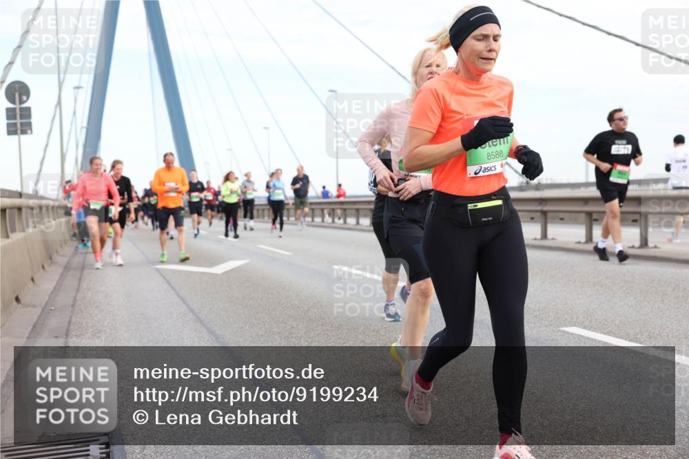 03.10.2025 - Köhlbrandbrückenlauf Lena Gebhardt http://msf.ph/oto/9199234 03.10.2025 15:37:46 Position 1 8588 meine-sportfotos.de