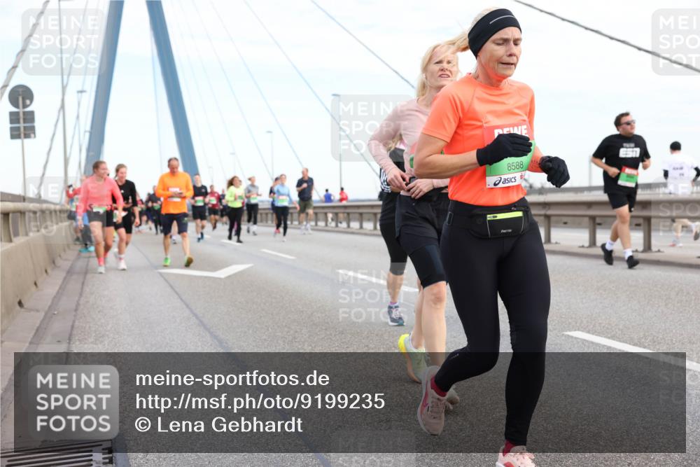 03.10.2025 - Köhlbrandbrückenlauf Lena Gebhardt http://msf.ph/oto/9199235 03.10.2025 15:37:46 Position 1 8588 meine-sportfotos.de