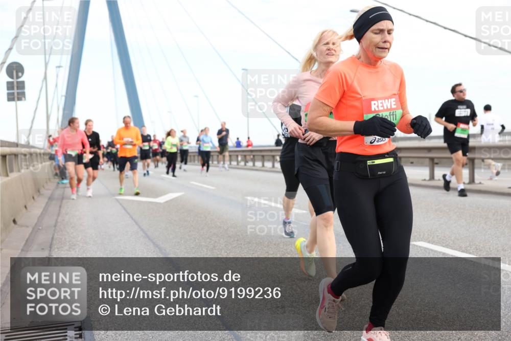 03.10.2025 - Köhlbrandbrückenlauf Lena Gebhardt http://msf.ph/oto/9199236 03.10.2025 15:37:46 Position 1  meine-sportfotos.de