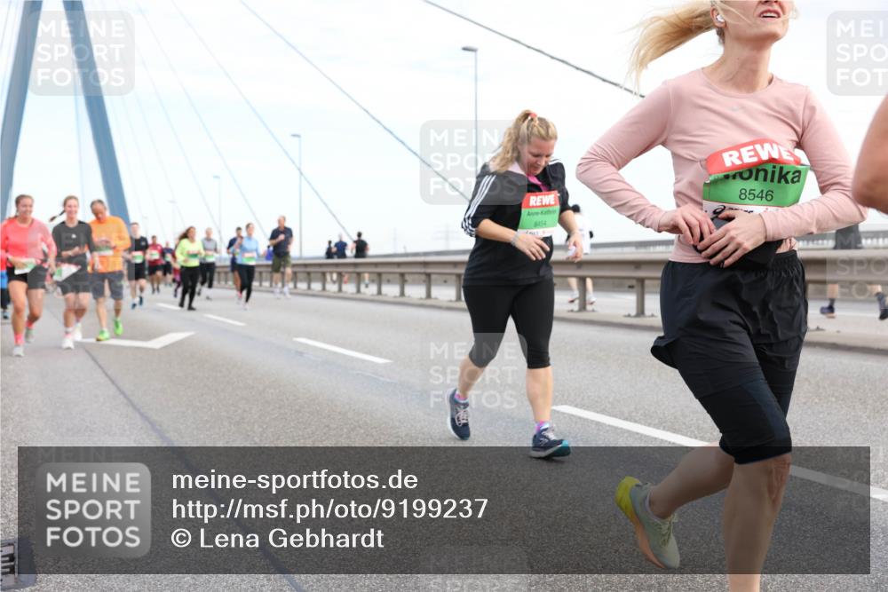 03.10.2025 - Köhlbrandbrückenlauf Lena Gebhardt http://msf.ph/oto/9199237 03.10.2025 15:37:47 Position 1 8454, 8546 meine-sportfotos.de