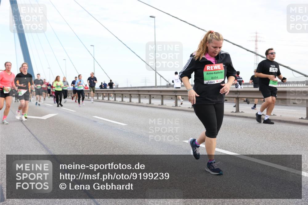 03.10.2025 - Köhlbrandbrückenlauf Lena Gebhardt http://msf.ph/oto/9199239 03.10.2025 15:37:48 Position 1 8454 meine-sportfotos.de