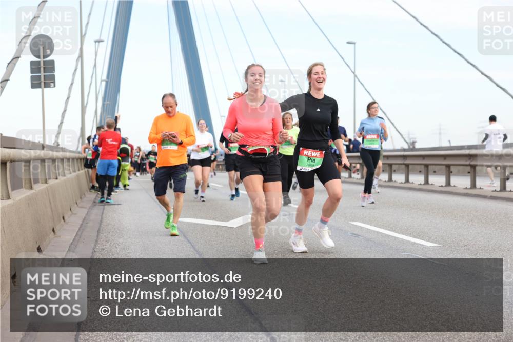03.10.2025 - Köhlbrandbrückenlauf Lena Gebhardt http://msf.ph/oto/9199240 03.10.2025 15:37:49 Position 1 7888 meine-sportfotos.de