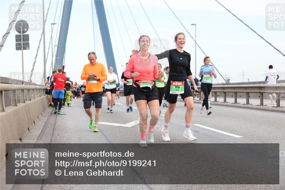 03.10.2025 - Köhlbrandbrückenlauf Lena Gebhardt http://msf.ph/oto/9199241 03.10.2025 15:37:49 Position 1  meine-sportfotos.de
