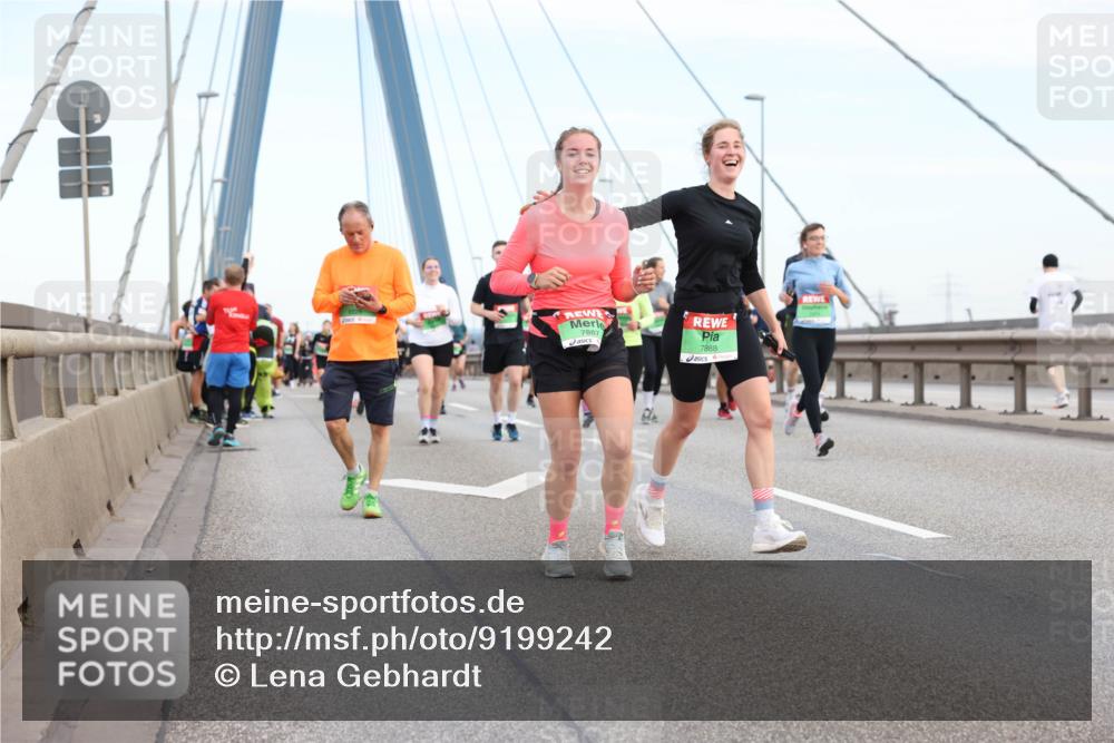 03.10.2025 - Köhlbrandbrückenlauf Lena Gebhardt http://msf.ph/oto/9199242 03.10.2025 15:37:49 Position 1 7887, 7888 meine-sportfotos.de
