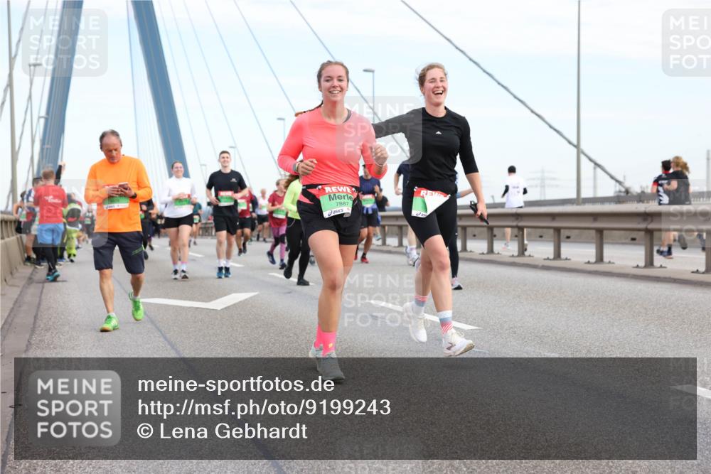 03.10.2025 - Köhlbrandbrückenlauf Lena Gebhardt http://msf.ph/oto/9199243 03.10.2025 15:37:49 Position 1 7887 meine-sportfotos.de