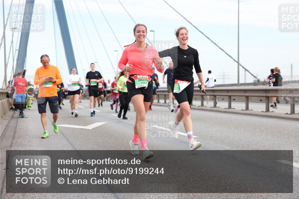 03.10.2025 - Köhlbrandbrückenlauf Lena Gebhardt http://msf.ph/oto/9199244 03.10.2025 15:37:49 Position 1 7887 meine-sportfotos.de