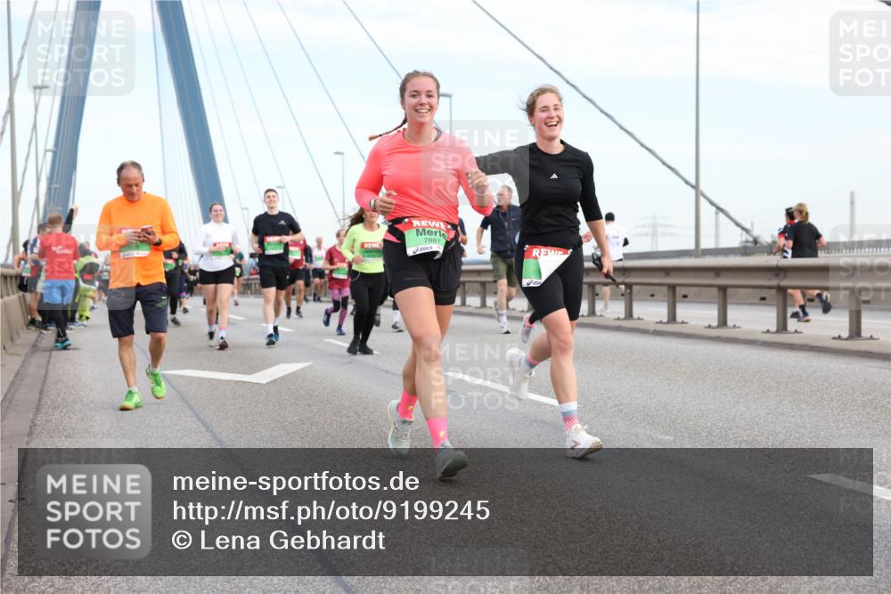 03.10.2025 - Köhlbrandbrückenlauf Lena Gebhardt http://msf.ph/oto/9199245 03.10.2025 15:37:49 Position 1 7887 meine-sportfotos.de