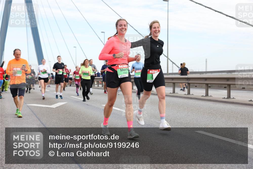 03.10.2025 - Köhlbrandbrückenlauf Lena Gebhardt http://msf.ph/oto/9199246 03.10.2025 15:37:50 Position 1 7887 meine-sportfotos.de