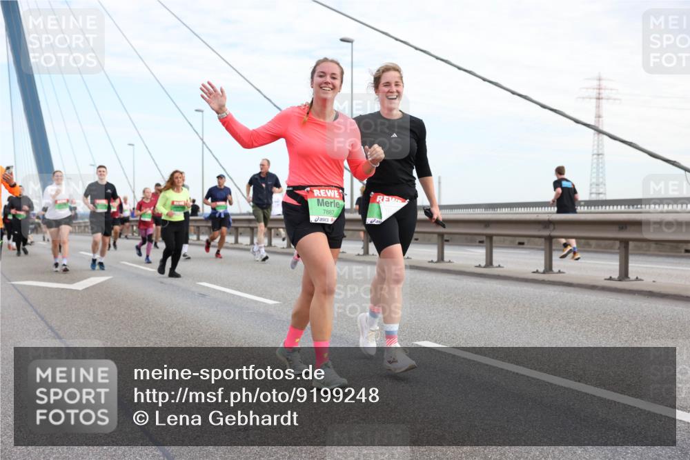 03.10.2025 - Köhlbrandbrückenlauf Lena Gebhardt http://msf.ph/oto/9199248 03.10.2025 15:37:50 Position 1 7887 meine-sportfotos.de