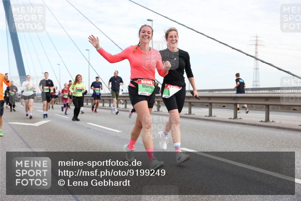 03.10.2025 - Köhlbrandbrückenlauf Lena Gebhardt http://msf.ph/oto/9199249 03.10.2025 15:37:50 Position 1 7887 meine-sportfotos.de