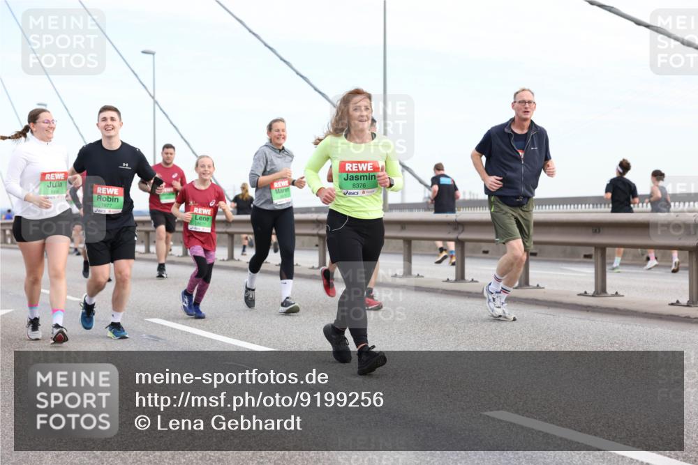 03.10.2025 - Köhlbrandbrückenlauf Lena Gebhardt http://msf.ph/oto/9199256 03.10.2025 15:37:52 Position 1 7706, 7877, 8677, 8376 meine-sportfotos.de