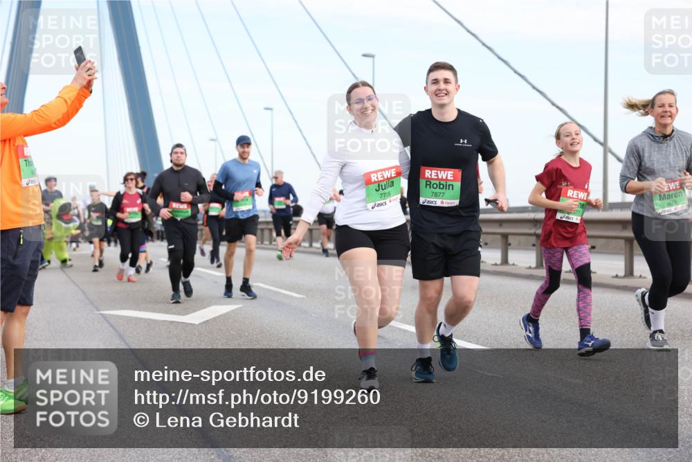 03.10.2025 - Köhlbrandbrückenlauf Lena Gebhardt http://msf.ph/oto/9199260 03.10.2025 15:37:54 Position 1 7706, 7877, 8678 meine-sportfotos.de