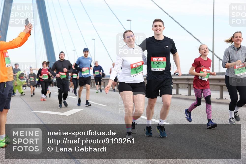 03.10.2025 - Köhlbrandbrückenlauf Lena Gebhardt http://msf.ph/oto/9199261 03.10.2025 15:37:54 Position 1 7706, 7877, 8678 meine-sportfotos.de