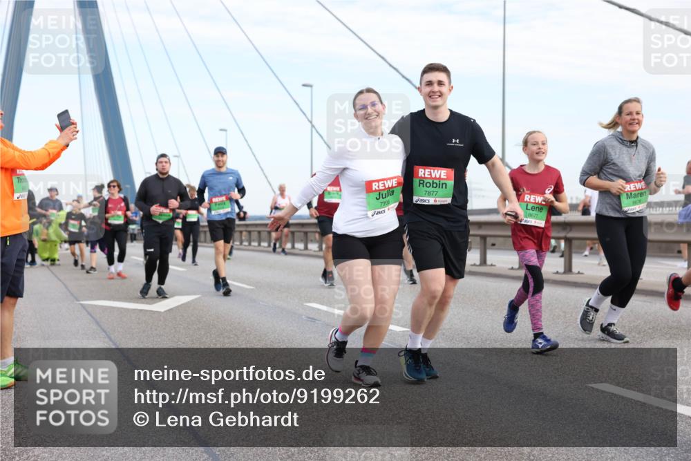 03.10.2025 - Köhlbrandbrückenlauf Lena Gebhardt http://msf.ph/oto/9199262 03.10.2025 15:37:54 Position 1 7877, 7706, 8677, 8678 meine-sportfotos.de