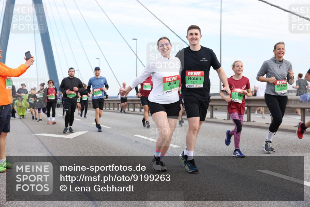 03.10.2025 - Köhlbrandbrückenlauf Lena Gebhardt http://msf.ph/oto/9199263 03.10.2025 15:37:54 Position 1 8828, 25, 7706, 7877, 8678 meine-sportfotos.de