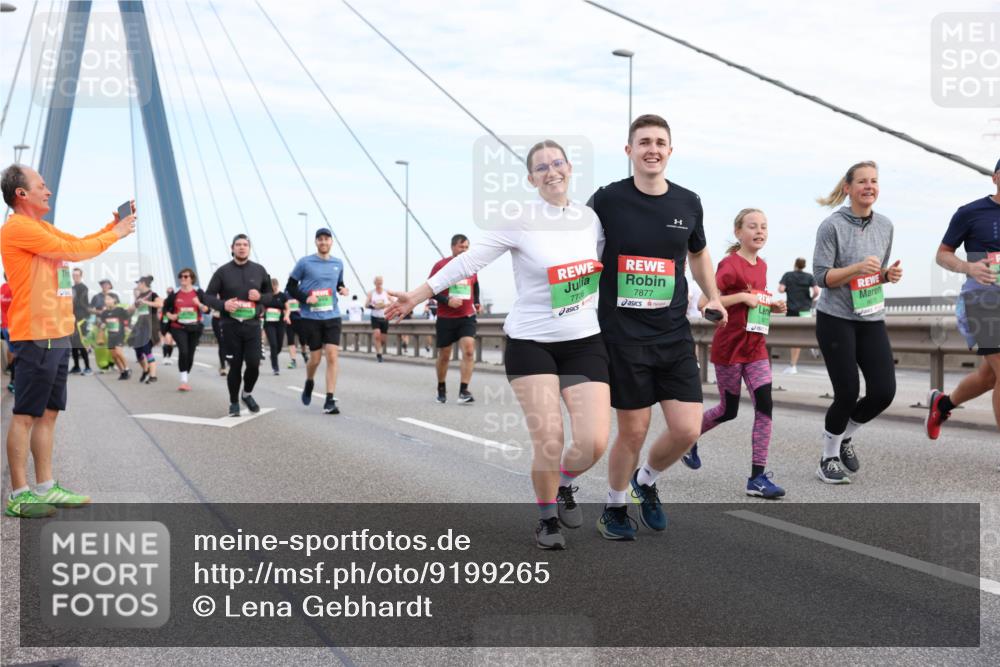 03.10.2025 - Köhlbrandbrückenlauf Lena Gebhardt http://msf.ph/oto/9199265 03.10.2025 15:37:55 Position 1 7706, 7877 meine-sportfotos.de