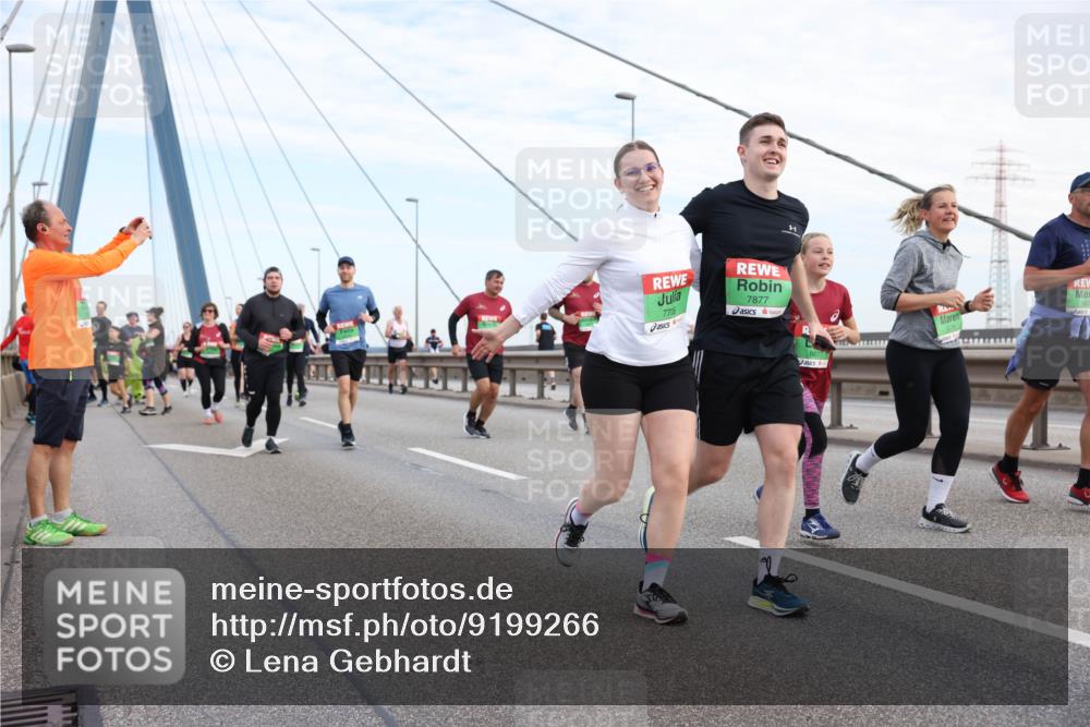 03.10.2025 - Köhlbrandbrückenlauf Lena Gebhardt http://msf.ph/oto/9199266 03.10.2025 15:37:55 Position 1 7700, 7877, 8677 meine-sportfotos.de