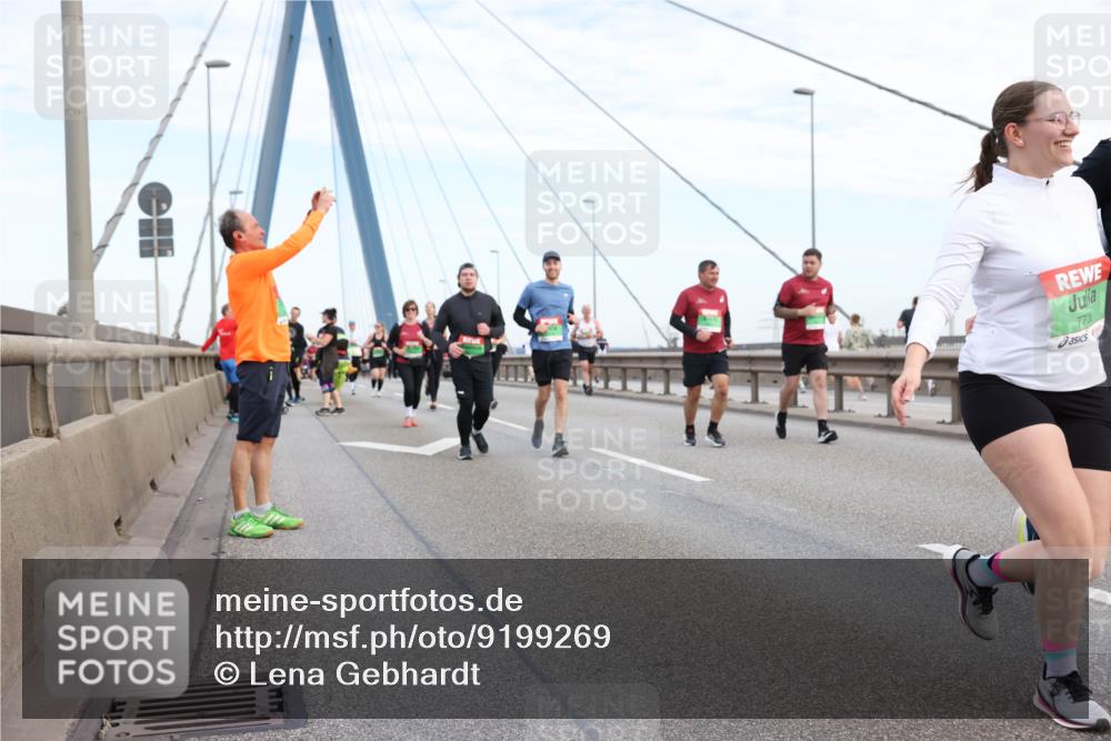 03.10.2025 - Köhlbrandbrückenlauf Lena Gebhardt http://msf.ph/oto/9199269 03.10.2025 15:37:55 Position 1 7706 meine-sportfotos.de