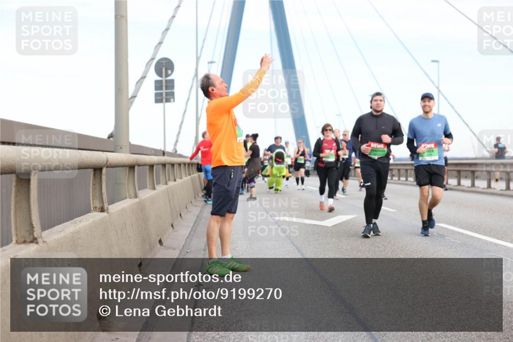 03.10.2025 - Köhlbrandbrückenlauf Lena Gebhardt http://msf.ph/oto/9199270 03.10.2025 15:37:56 Position 1  meine-sportfotos.de