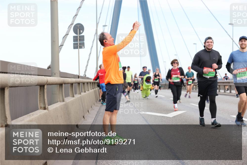 03.10.2025 - Köhlbrandbrückenlauf Lena Gebhardt http://msf.ph/oto/9199271 03.10.2025 15:37:56 Position 1 8471, 8318 meine-sportfotos.de