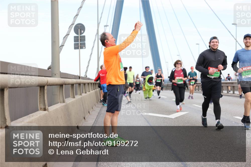 03.10.2025 - Köhlbrandbrückenlauf Lena Gebhardt http://msf.ph/oto/9199272 03.10.2025 15:37:56 Position 1 6471, 8318 meine-sportfotos.de