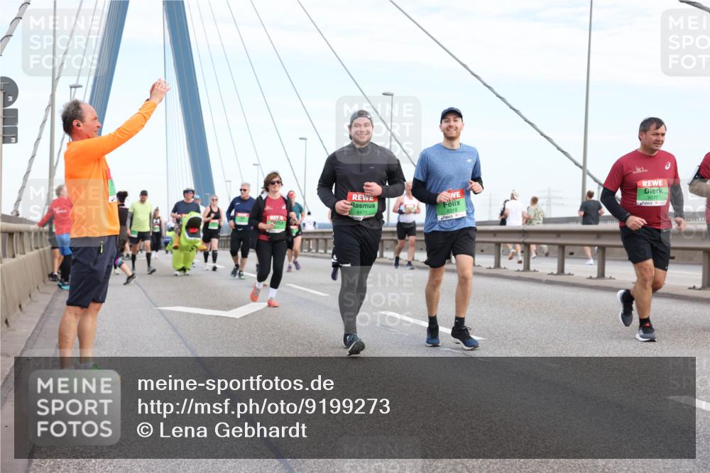 03.10.2025 - Köhlbrandbrückenlauf Lena Gebhardt http://msf.ph/oto/9199273 03.10.2025 15:37:56 Position 1 8471, 8318, 9270 meine-sportfotos.de