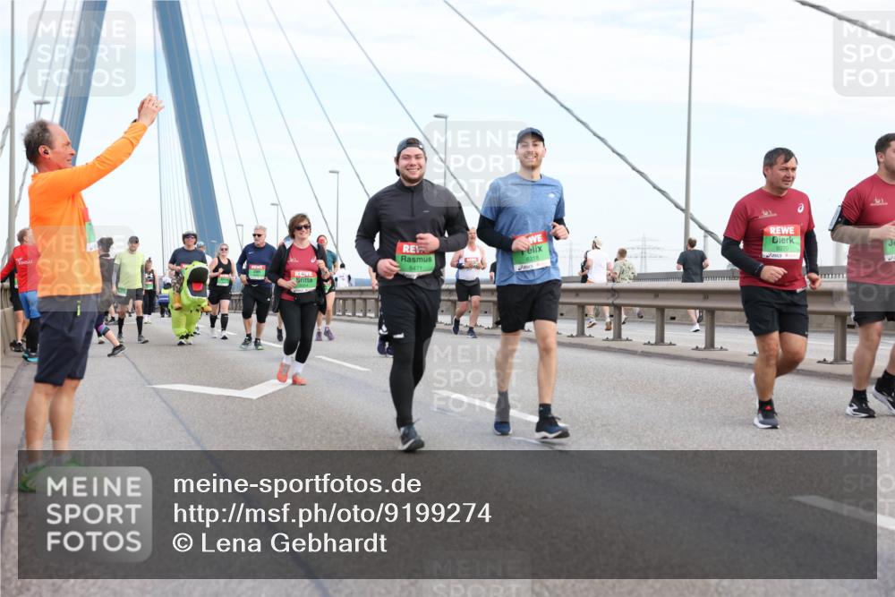 03.10.2025 - Köhlbrandbrückenlauf Lena Gebhardt http://msf.ph/oto/9199274 03.10.2025 15:37:57 Position 1 8471, 8318, 9270 meine-sportfotos.de