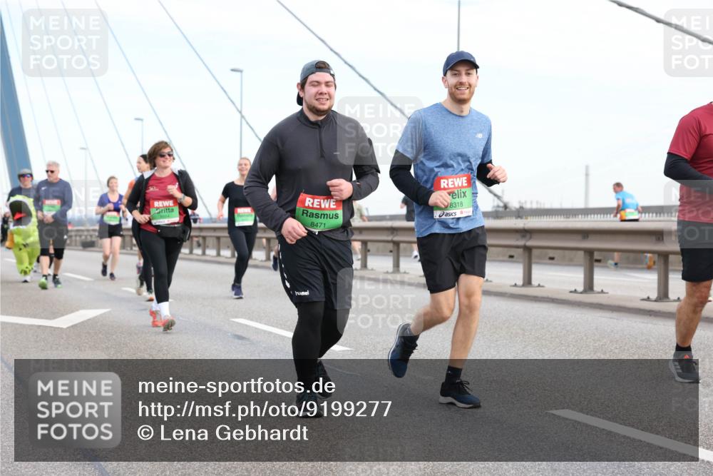 03.10.2025 - Köhlbrandbrückenlauf Lena Gebhardt http://msf.ph/oto/9199277 03.10.2025 15:37:57 Position 1 8471, 8318 meine-sportfotos.de