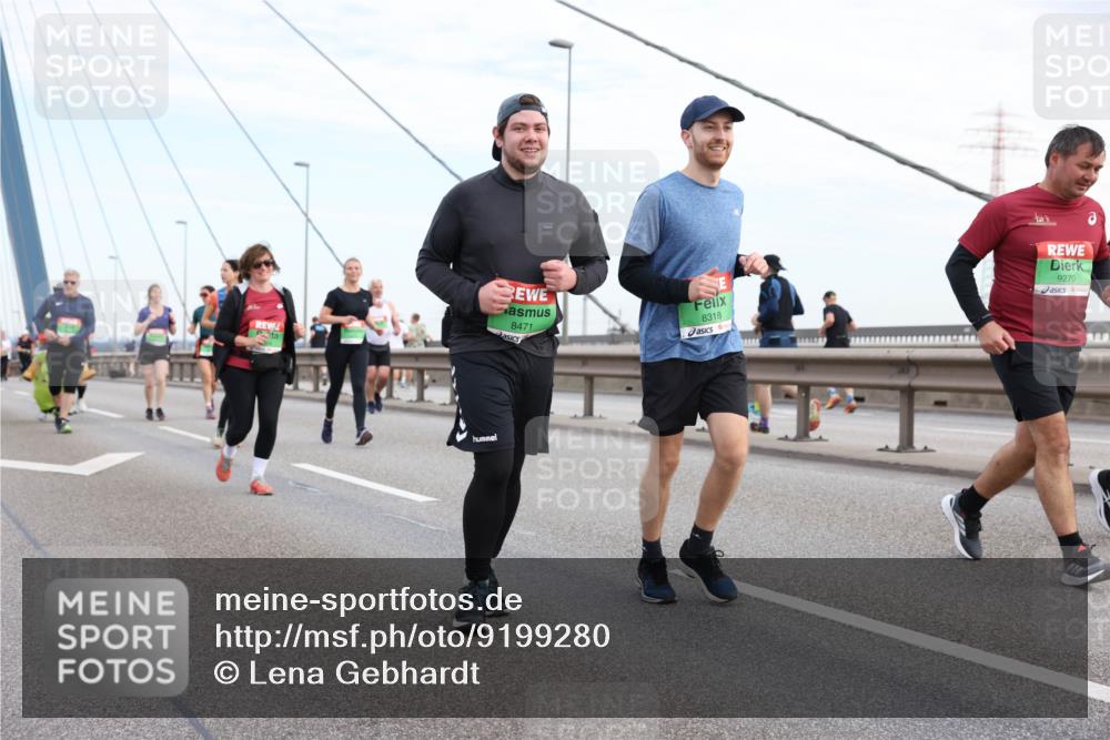 03.10.2025 - Köhlbrandbrückenlauf Lena Gebhardt http://msf.ph/oto/9199280 03.10.2025 15:37:58 Position 1 8318, 8471, 9270 meine-sportfotos.de