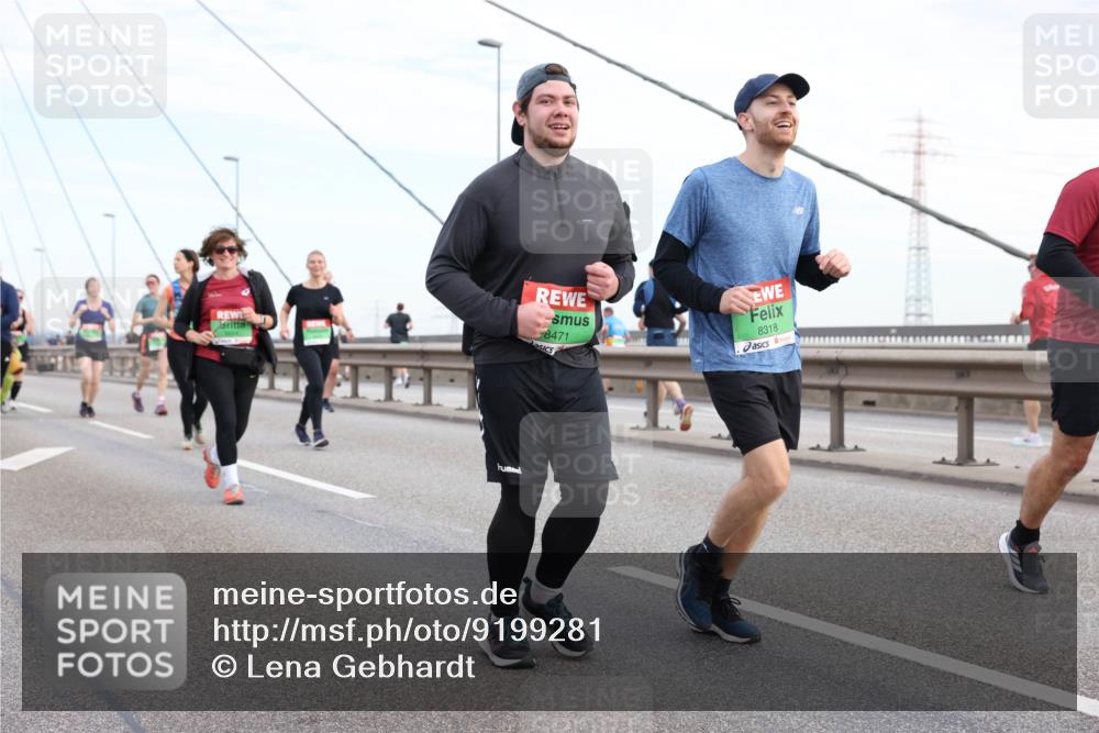 03.10.2025 - Köhlbrandbrückenlauf Lena Gebhardt http://msf.ph/oto/9199281 03.10.2025 15:37:58 Position 1 8471, 8318 meine-sportfotos.de