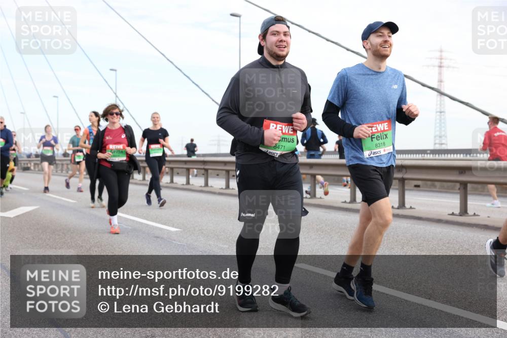 03.10.2025 - Köhlbrandbrückenlauf Lena Gebhardt http://msf.ph/oto/9199282 03.10.2025 15:37:58 Position 1 8471, 8318 meine-sportfotos.de