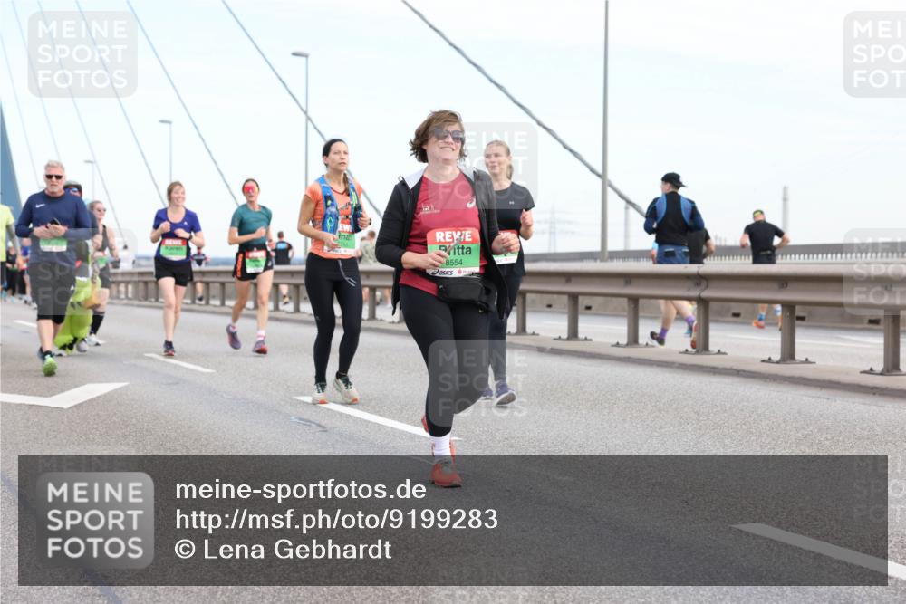 03.10.2025 - Köhlbrandbrückenlauf Lena Gebhardt http://msf.ph/oto/9199283 03.10.2025 15:37:59 Position 1 8554 meine-sportfotos.de