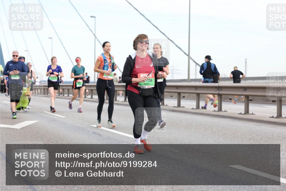 03.10.2025 - Köhlbrandbrückenlauf Lena Gebhardt http://msf.ph/oto/9199284 03.10.2025 15:37:59 Position 1 8554 meine-sportfotos.de