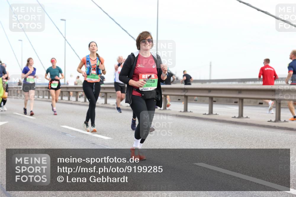03.10.2025 - Köhlbrandbrückenlauf Lena Gebhardt http://msf.ph/oto/9199285 03.10.2025 15:37:59 Position 1 8554 meine-sportfotos.de