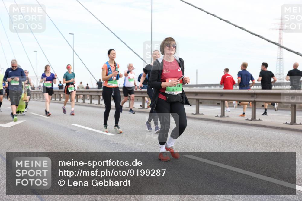 03.10.2025 - Köhlbrandbrückenlauf Lena Gebhardt http://msf.ph/oto/9199287 03.10.2025 15:38:00 Position 1 8554 meine-sportfotos.de