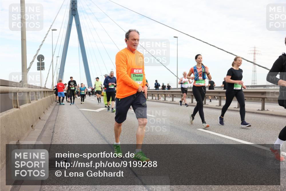 03.10.2025 - Köhlbrandbrückenlauf Lena Gebhardt http://msf.ph/oto/9199288 03.10.2025 15:38:01 Position 1 8828 meine-sportfotos.de