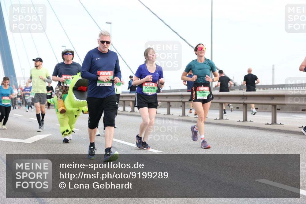 03.10.2025 - Köhlbrandbrückenlauf Lena Gebhardt http://msf.ph/oto/9199289 03.10.2025 15:38:02 Position 1 9514, 9513 meine-sportfotos.de