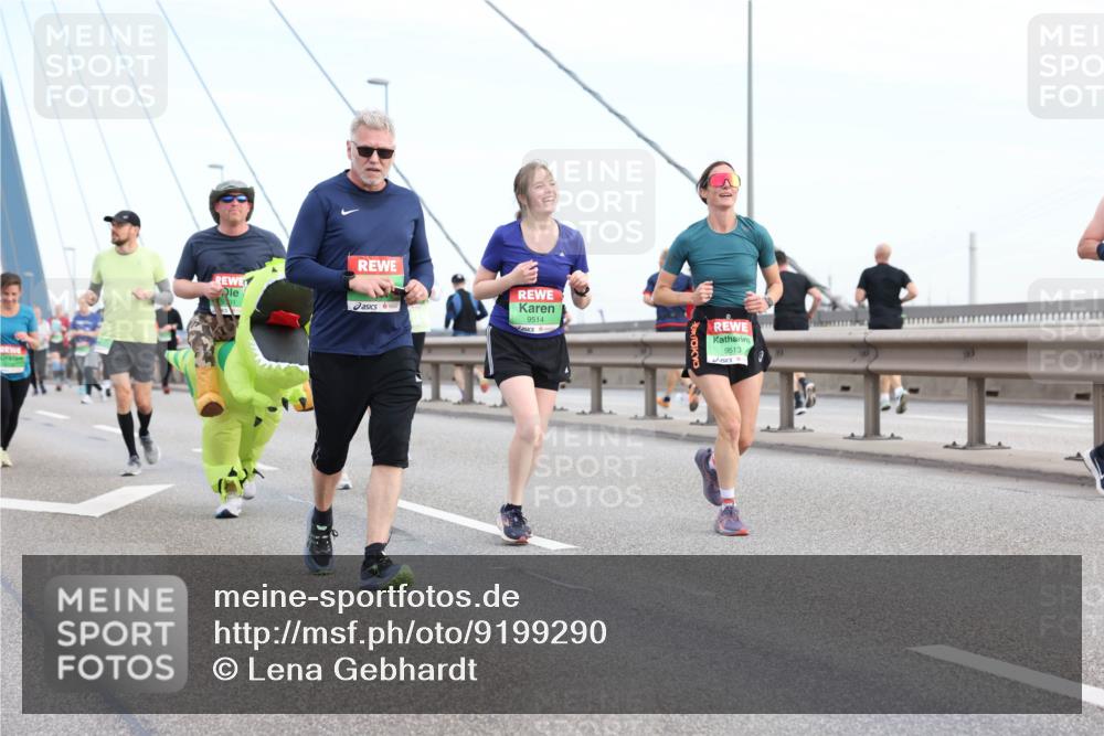 03.10.2025 - Köhlbrandbrückenlauf Lena Gebhardt http://msf.ph/oto/9199290 03.10.2025 15:38:02 Position 1 9514, 9513 meine-sportfotos.de