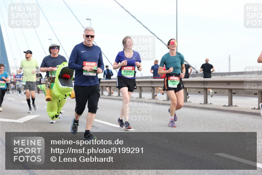 03.10.2025 - Köhlbrandbrückenlauf Lena Gebhardt http://msf.ph/oto/9199291 03.10.2025 15:38:02 Position 1 9514, 9513 meine-sportfotos.de
