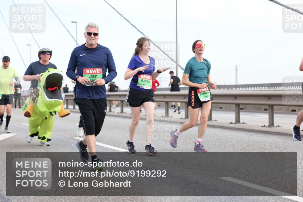 03.10.2025 - Köhlbrandbrückenlauf Lena Gebhardt http://msf.ph/oto/9199292 03.10.2025 15:38:03 Position 1 34, 9514, 9513 meine-sportfotos.de