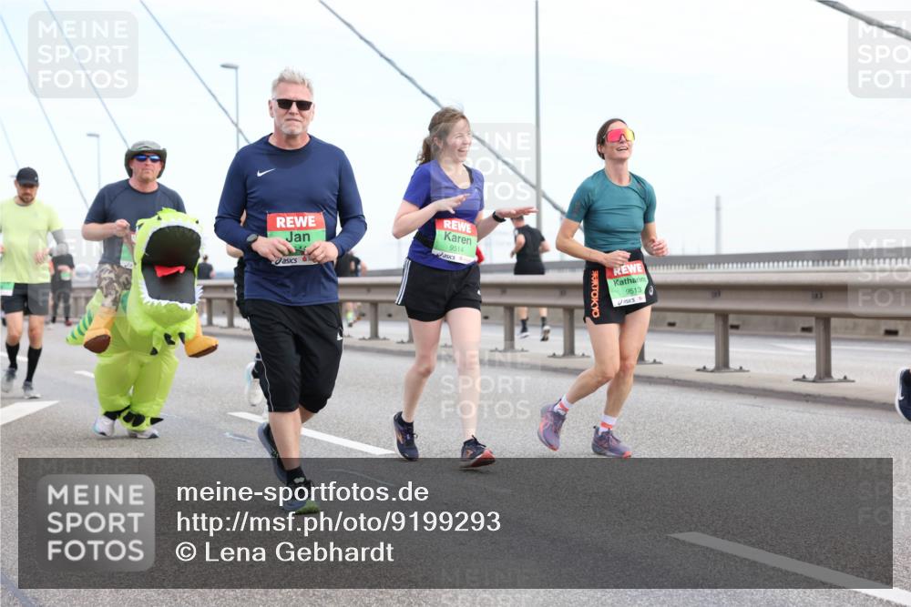 03.10.2025 - Köhlbrandbrückenlauf Lena Gebhardt http://msf.ph/oto/9199293 03.10.2025 15:38:03 Position 1 9514, 9513 meine-sportfotos.de
