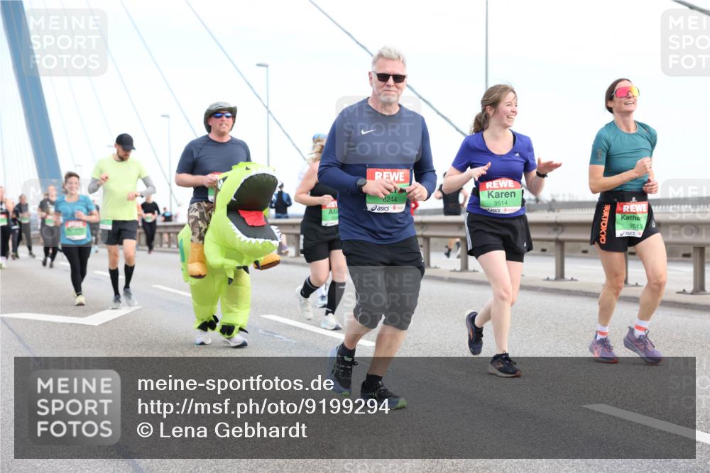 03.10.2025 - Köhlbrandbrückenlauf Lena Gebhardt http://msf.ph/oto/9199294 03.10.2025 15:38:03 Position 1 8244, 9514, 9513 meine-sportfotos.de