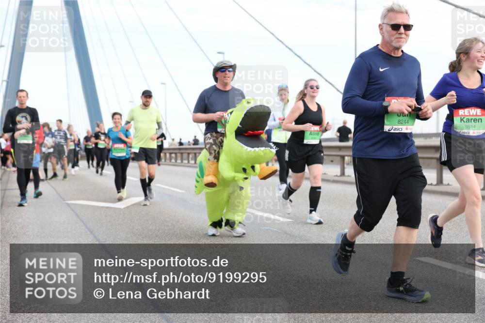 03.10.2025 - Köhlbrandbrückenlauf Lena Gebhardt http://msf.ph/oto/9199295 03.10.2025 15:38:04 Position 1 8244, 9514 meine-sportfotos.de