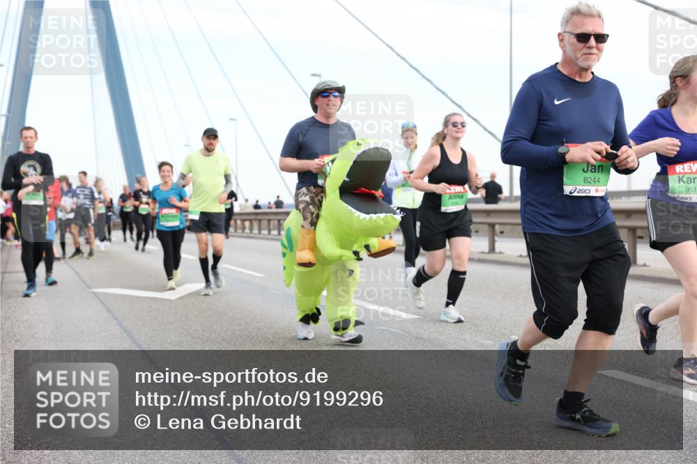 03.10.2025 - Köhlbrandbrückenlauf Lena Gebhardt http://msf.ph/oto/9199296 03.10.2025 15:38:04 Position 1 8244, 951 meine-sportfotos.de