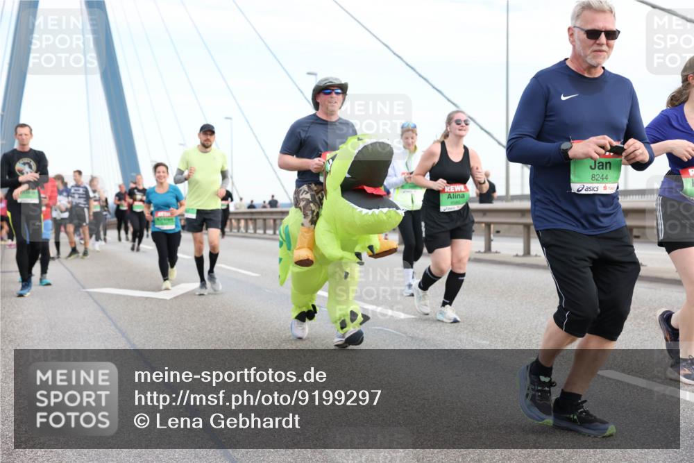 03.10.2025 - Köhlbrandbrückenlauf Lena Gebhardt http://msf.ph/oto/9199297 03.10.2025 15:38:04 Position 1 8244, 8580 meine-sportfotos.de