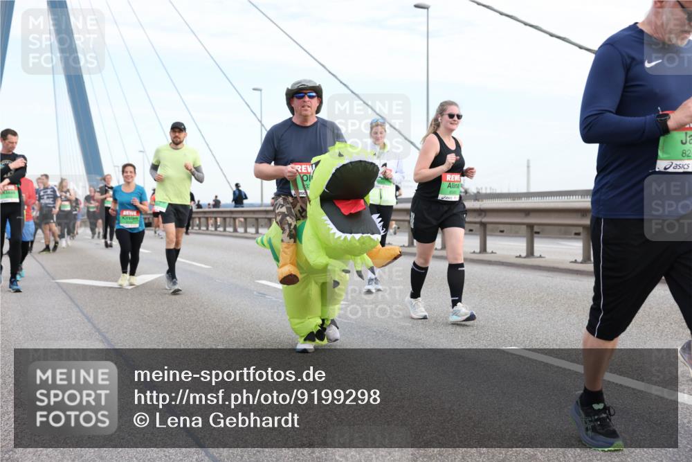 03.10.2025 - Köhlbrandbrückenlauf Lena Gebhardt http://msf.ph/oto/9199298 03.10.2025 15:38:05 Position 1 33, 8580, 82 meine-sportfotos.de