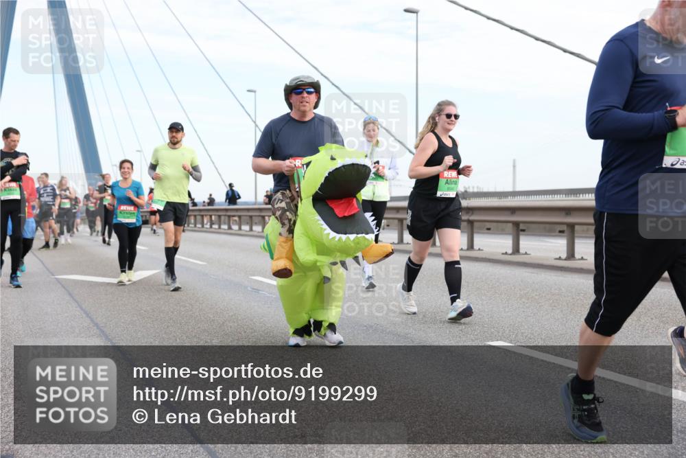 03.10.2025 - Köhlbrandbrückenlauf Lena Gebhardt http://msf.ph/oto/9199299 03.10.2025 15:38:05 Position 1 8580 meine-sportfotos.de