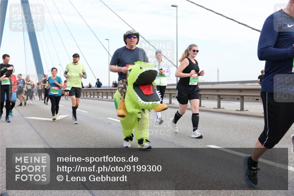 03.10.2025 - Köhlbrandbrückenlauf Lena Gebhardt http://msf.ph/oto/9199300 03.10.2025 15:38:05 Position 1 116 meine-sportfotos.de