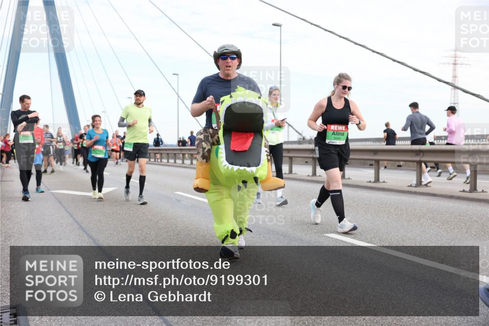 03.10.2025 - Köhlbrandbrückenlauf Lena Gebhardt http://msf.ph/oto/9199301 03.10.2025 15:38:05 Position 1 8580 meine-sportfotos.de
